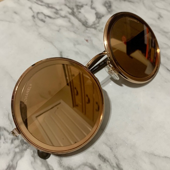 CHANEL 2017 Pink Gold Mirrored Sunglasses - Picture 7 of 12